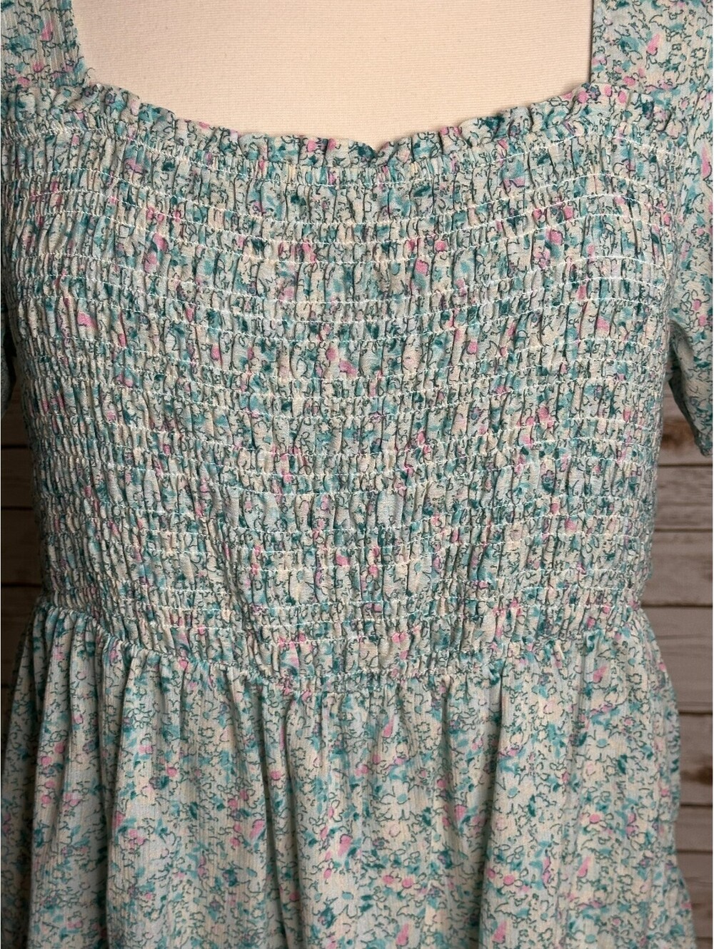 Torrid mint green floral smocked bodice flutter sleeve top Size 3/3X cottagecore - Picture 2 of 5